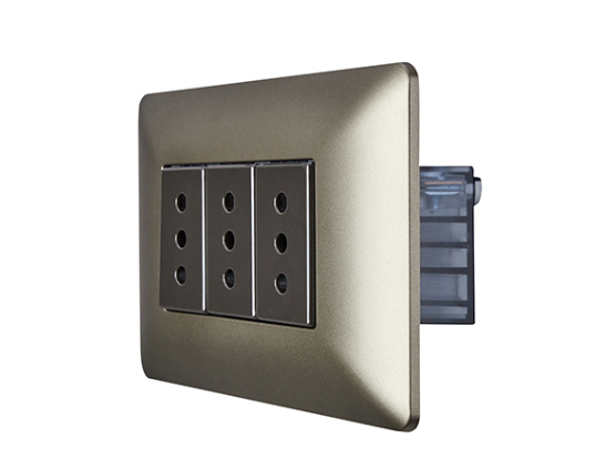 Enchufe triple café 10A certificado