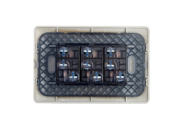 Enchufe triple café 10A certificado