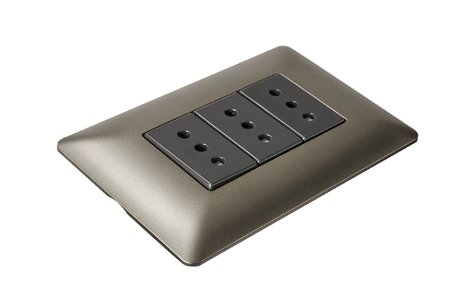 Enchufe triple café 10A certificado