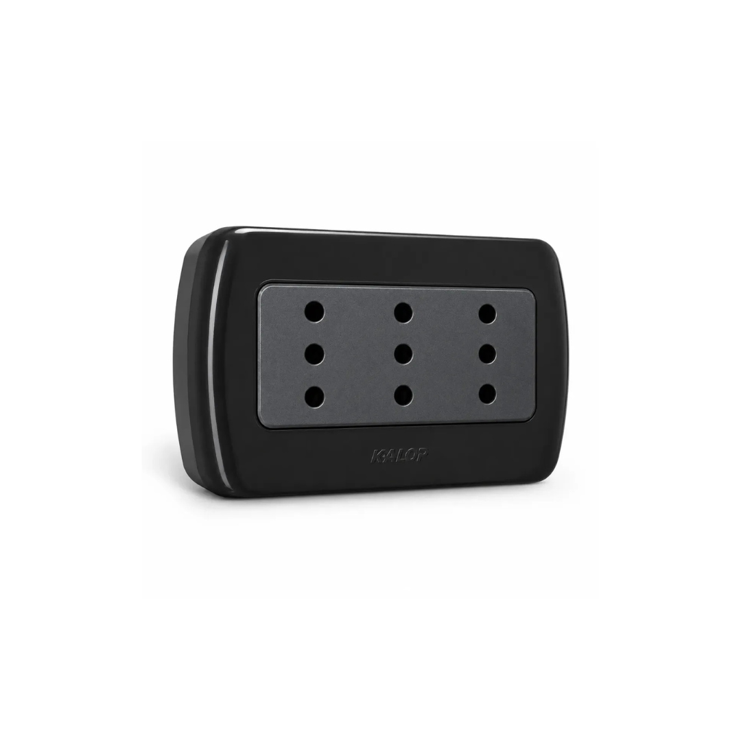 Enchufe triple 10A sobrepuesto Tekna negro certificado