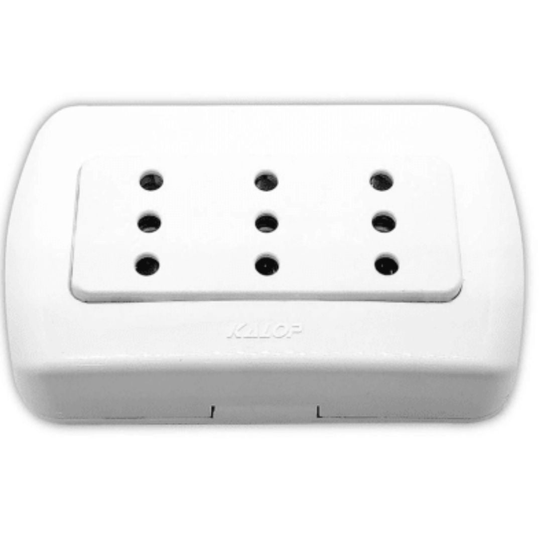 Enchufe triple 10A sobrepuesto Tekna certificado