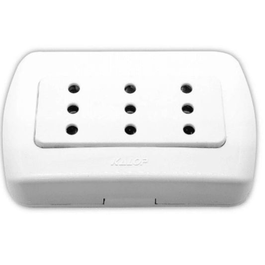 Enchufe triple 10A sobrepuesto Tekna certificado