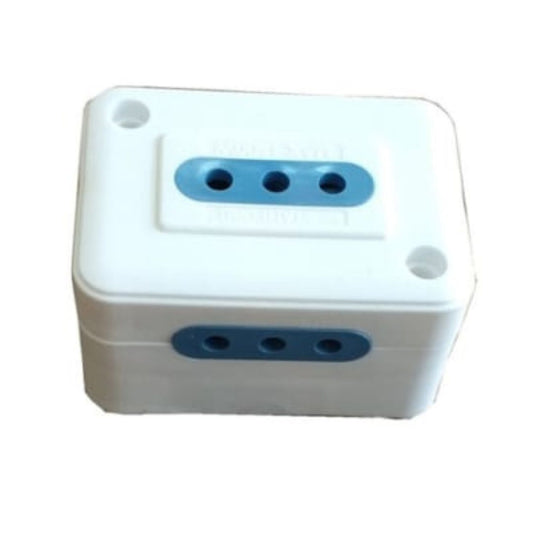 Enchufe hembra triple sobrepuesto